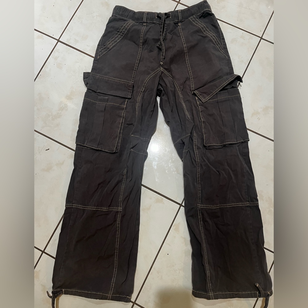 Zara Dark Gray Cargo Pants with Stretchy Waist and Contrast Stitching